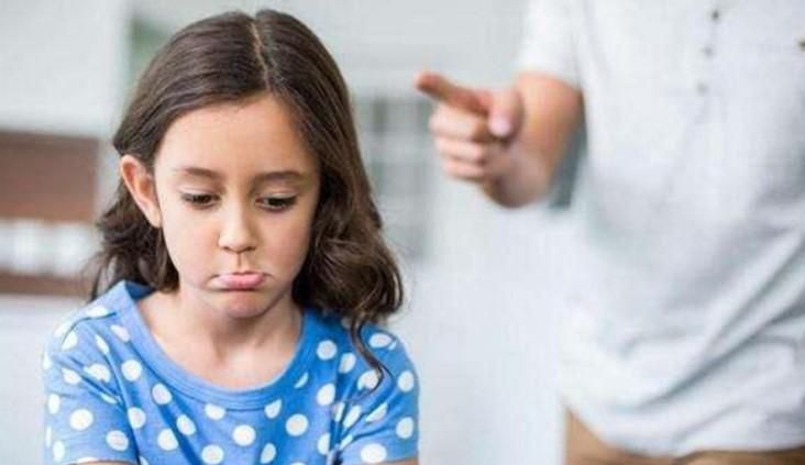 孩子不爱说话可以揍吗
