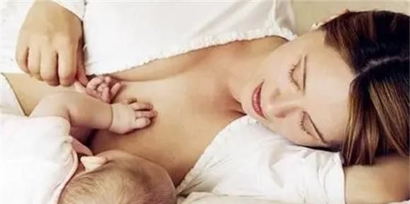 吃母乳的娃更瘦小吗