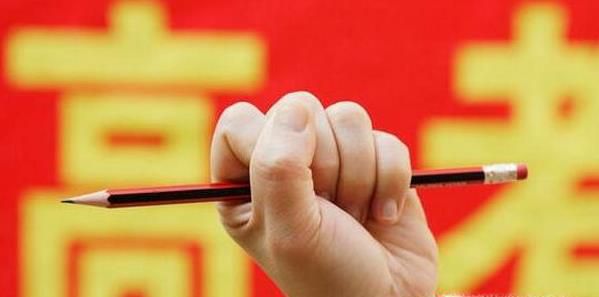 手机如何查询高考成绩呢？