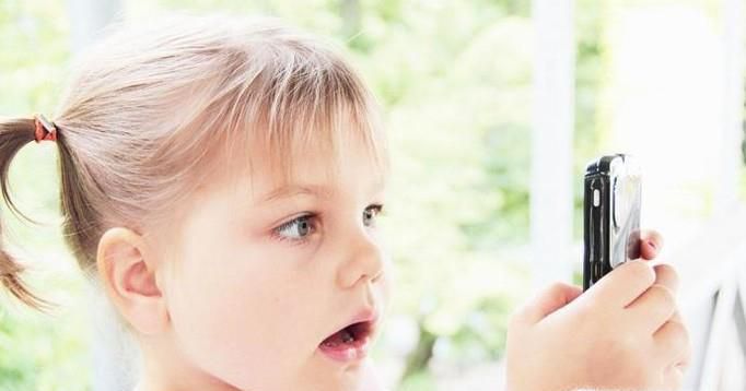 手机对幼儿的眼部发育有哪些危害？