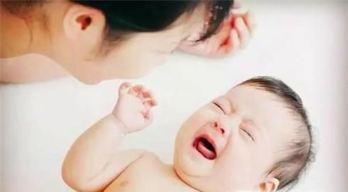 抱着宝宝睡觉一放下就醒怎么办