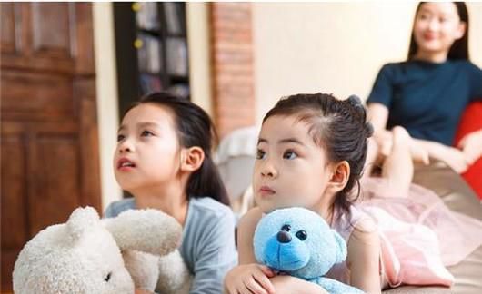 如何预防孩子模仿电视节目中的危险镜头？