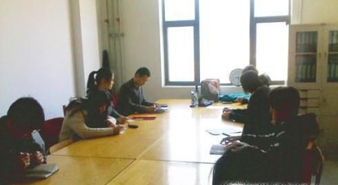 如何制作学生会的会议记录