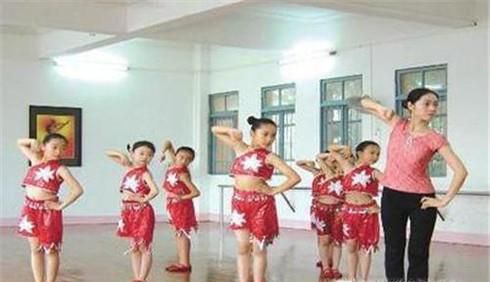 如何给孩子正确报舞蹈班