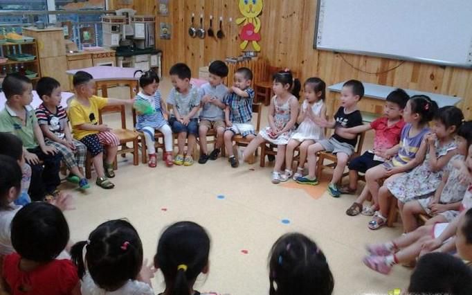 小学活动课上老师可以带学生玩什么游戏活跃气氛