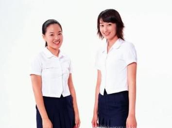 透明校服这样穿可以避免尴尬