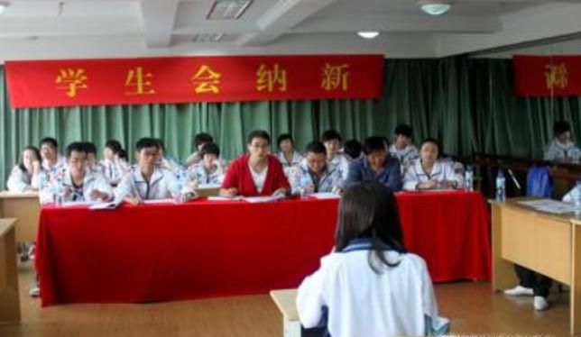 学生会面试怎么自我介绍