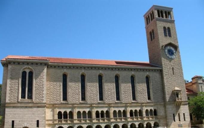西澳大学申请截止日期是多少？