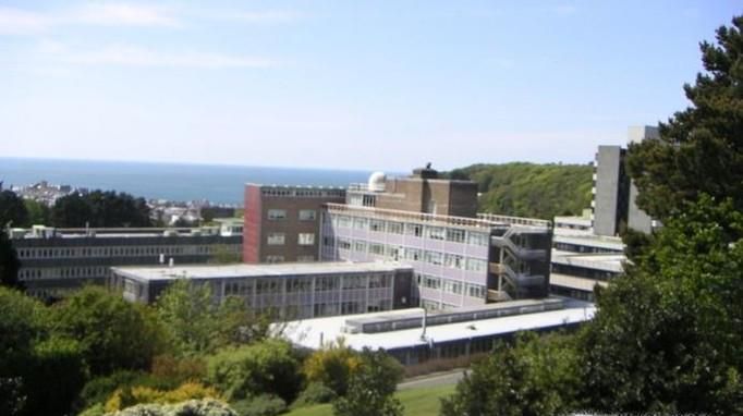 雅思6分可以申请亚伯大学吗？