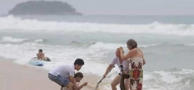 感动!中国游客泰国溺水,澳洲老铁奋不顾身的出手相救...