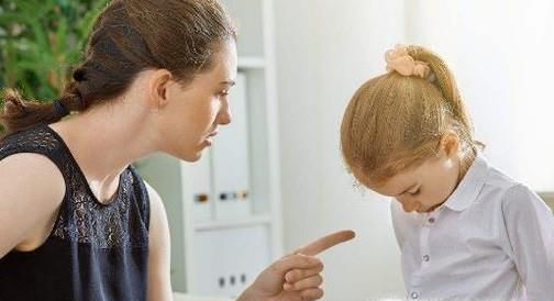 为什么很多父母喜欢贬低自己的孩子？