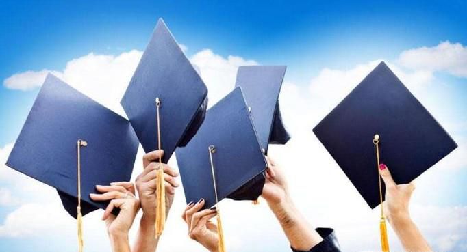 哪个国家的博士学位更容易获得