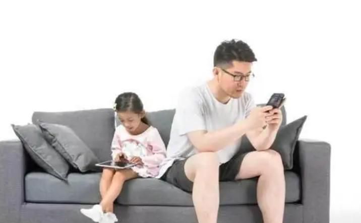 孩子爱玩手机如何避免上瘾