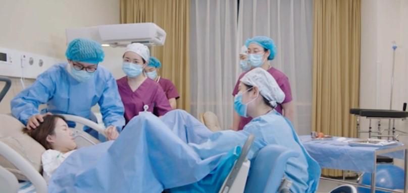 生产时穿裙子还是裤子方便 为什么有些人建议在待产时穿裤子