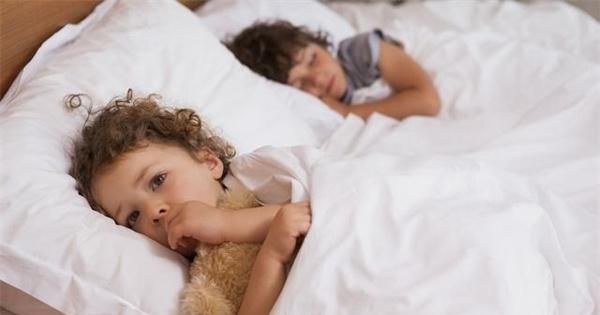 孩子半夜三更爱吵闹 不睡觉咋办5个方法让孩子快速入睡