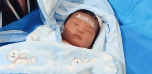 “哪个孩子不黄，别被医院坑钱！”奶奶一番话导致宝宝变傻