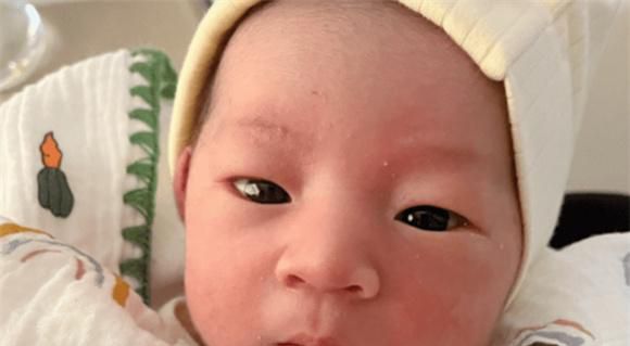宝宝经常爱笑 也暗示着几个信号 妈妈应该窃喜
