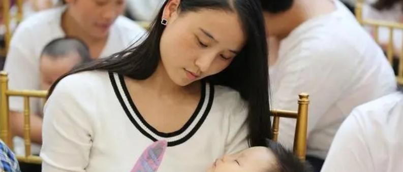 妈妈用“最懒”方式带娃，4岁孩子专注力超强，上学后显学霸气质