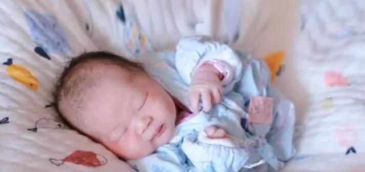 宝宝拉绿便，也暗示着2个信号，新手妈妈速藏