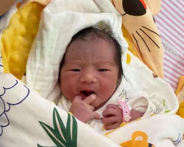 宝宝具备这3个条件，也暗示着很聪明，妈妈别疏忽
