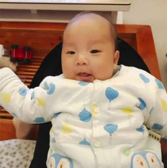 宝宝是否吃饱，这一信号能察觉，妈妈别疏忽