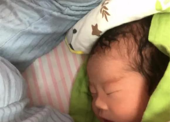 新生儿出现这3信号，也暗示着肠胀气，妈妈别疏忽