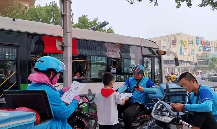 老师让小学生跑腿去拿外卖吗 教育局调查