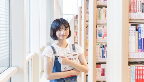 人影给溪水染绿了改成把字句 人影给溪水染绿了改成把字句是什么