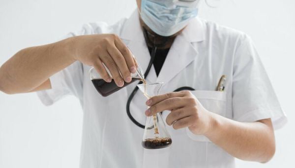 四氧化三铁与盐酸反应的化学方程式 四氧化三铁与盐酸反应的化学方程式是什么