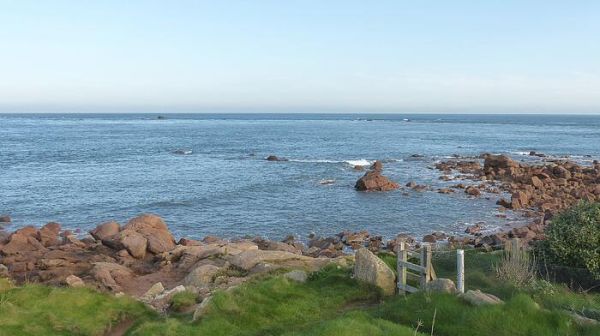 海滨小城中心句是哪一句 海滨小城中心句是哪句话