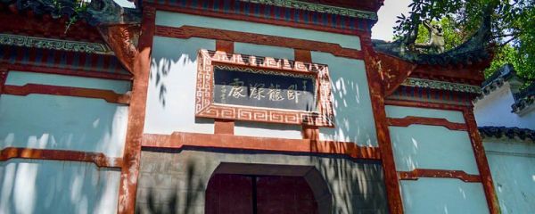 刘备和孔明这篇短文讲述的故事是什么 刘备与孔明的故事叫什么