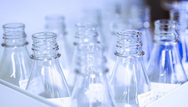 苯与浓硝酸和浓硫酸反应方程式 苯与浓硝酸和浓硫酸反应方程式是什么