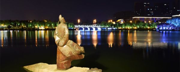 李白被贺知章称为什么 李白被贺知章称为什么仙人