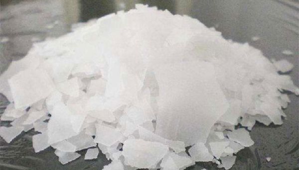 氢氧化钠与氧化铁反应的化学方程式 氢氧化钠与氧化铁反应的化学方程式是什么