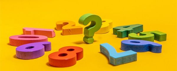 最小的三位数与最大的一位数的积是 最小的三位数与最大的一位数的积是多少差是多少