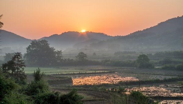 太阳的表面温度能达到多少度 太阳的表面温度能达到多少度啊