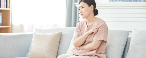 他哭了通过神态和动作描写来表现 他哭了通过神态和动作描写来表现怎么写
