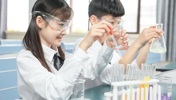 氢氧化钙和硫酸铵反应的化学方程式，氢氧化钙和硫酸铵反应的化学方程式是什么