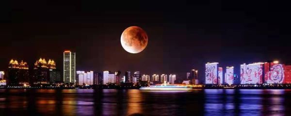 中秋之夜,皓月当空,长期漂泊海外的诗句	 中秋佳节皓月当空海外游子思念家乡诗句