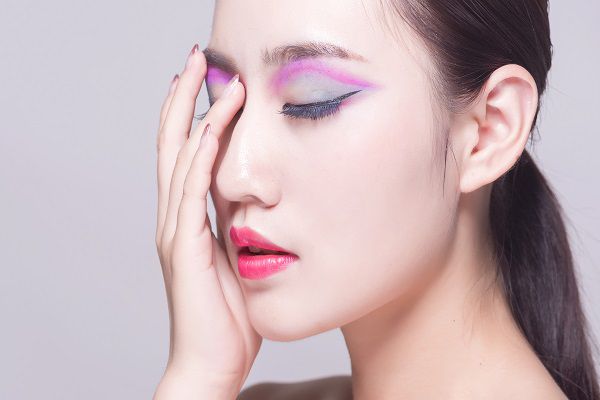 白色眼影当做高光可以吗 眼影高光怎么用