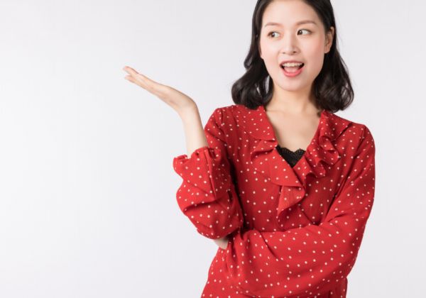 春天连衣裙搭配 春季连衣裙怎么穿