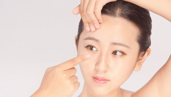 r是左还是右隐形眼镜佩戴方法 隐形眼镜的r是左还是右