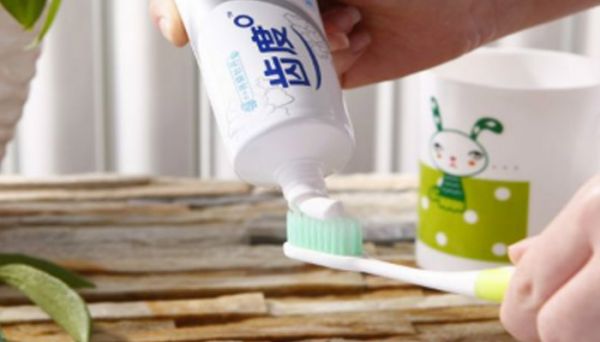 牙膏可以淡化唇毛吗  牙膏能不能淡化唇毛