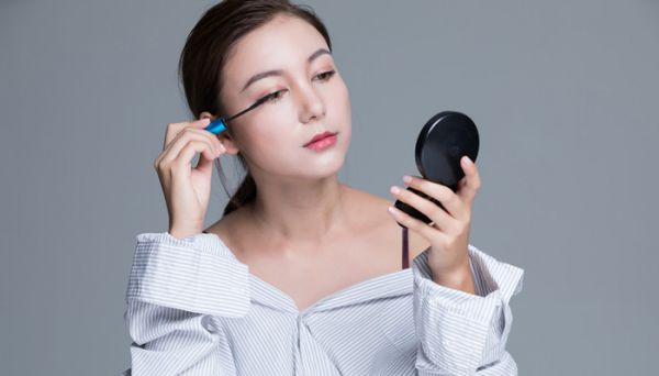 只涂睫毛打底膏可以吗 能不能只涂睫毛打底膏