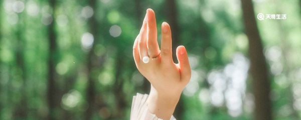未婚带戒指怎么戴 未婚怎么戴戒指