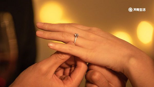 未婚带戒指怎么戴 未婚怎么戴戒指