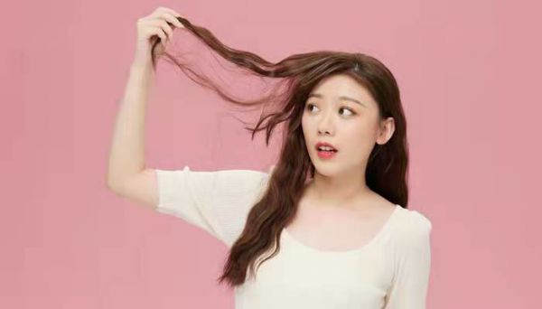 头发怎么吹出蓬松感 头发怎样吹出蓬松感