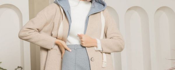米色和白色哪个显气质 米色大衣如何穿搭