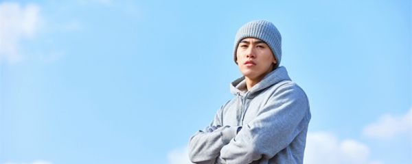 卫衣下面穿什么裤子 卫衣下面穿什么裤子最好看