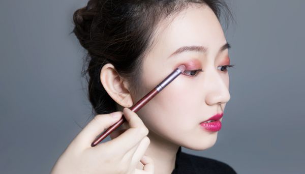 蜜粉和定妆粉的区别在哪里? 蜜粉和定妆粉的区别是什么